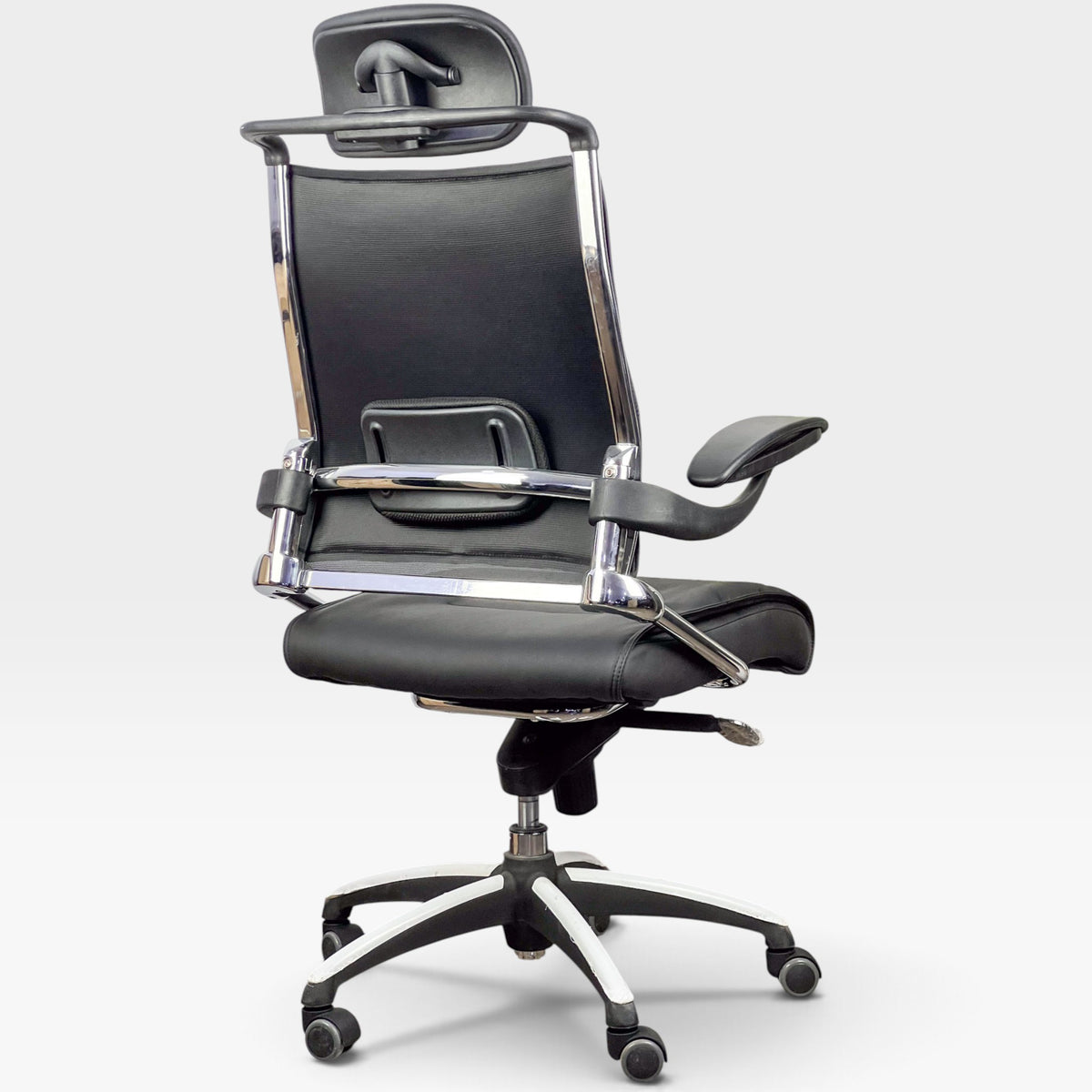 CHAISE RESPONSABLE EN CUIR
