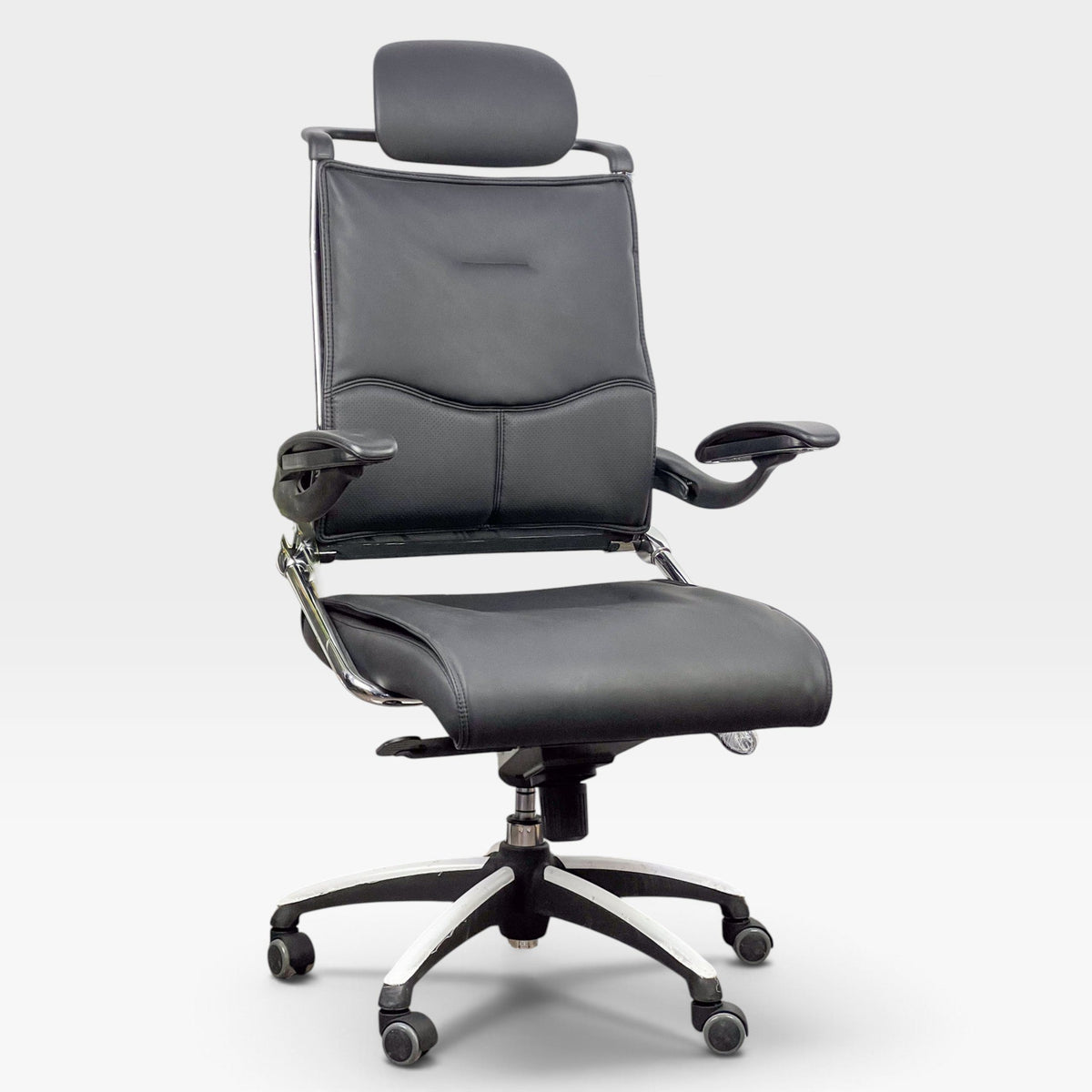 CHAISE RESPONSABLE EN CUIR
