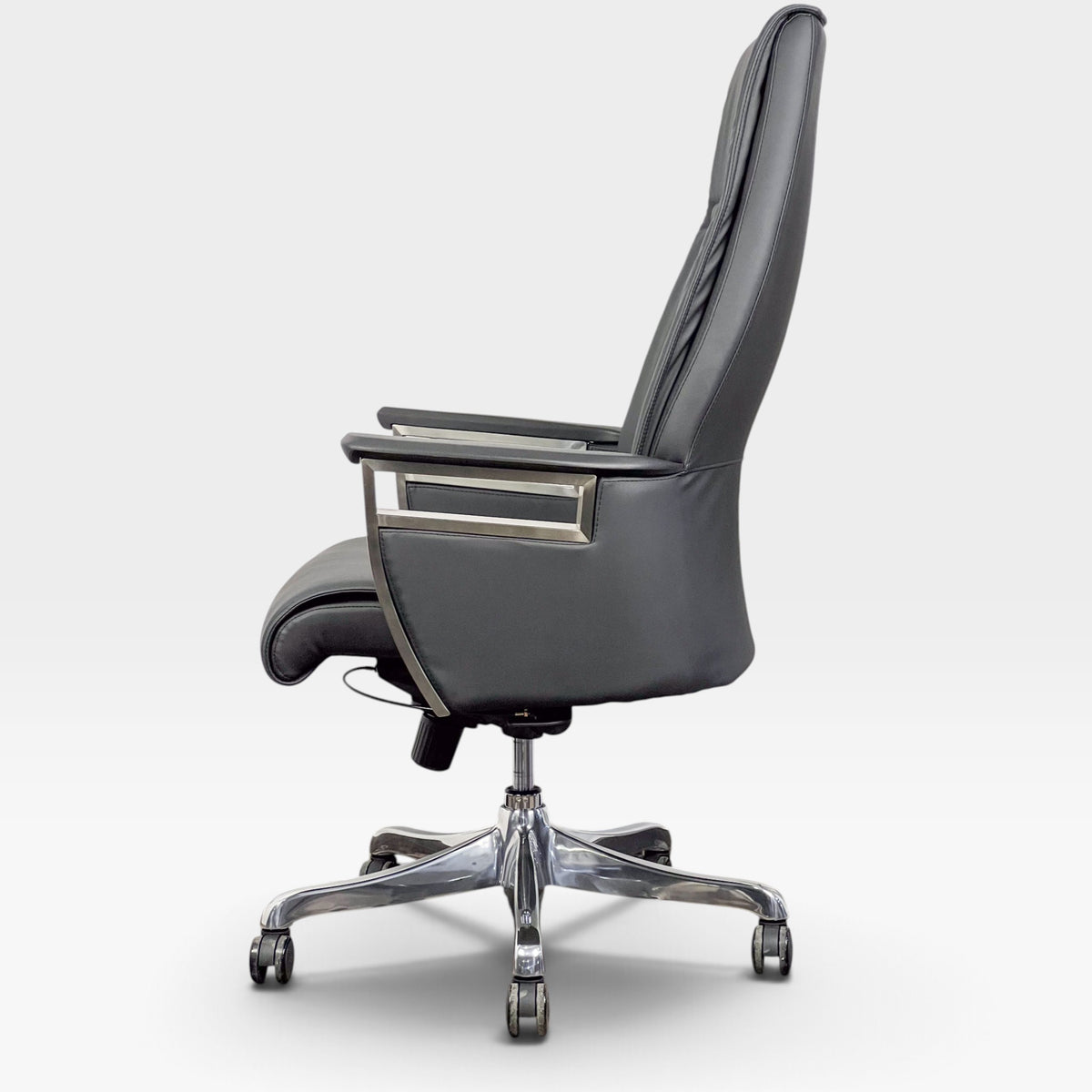 FAUTEUIL DIRECTEUR EN CUIR